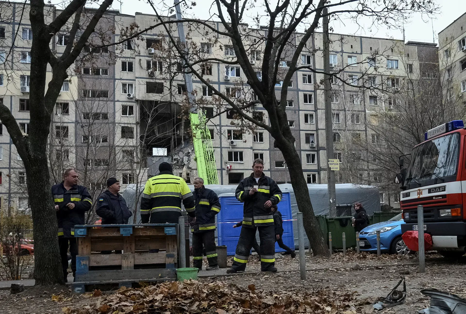 Росія атакувала енергетичну інфраструктуру України: три загиблих, сотні дронів і ракет